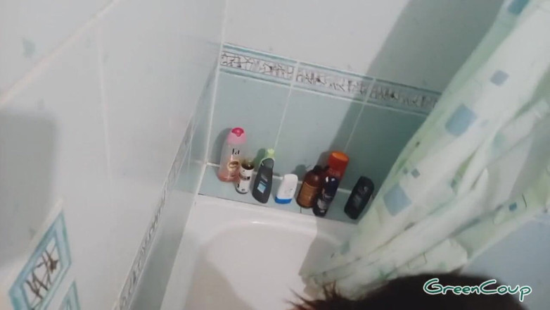 GreenCoup: Umiliazione di una puttana, piscia in bocca e la fa...