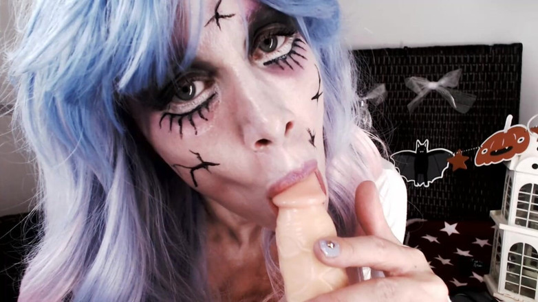 Lolacam: Doll Licking