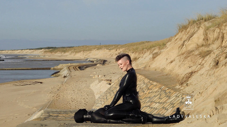 Lady Valeska: Plagen bij de oceaan