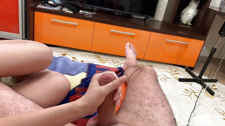 Kitty Kriss: Handjob sensual bertukar menjadi blowjob, dia sempurna dirakam dalam mulut...
