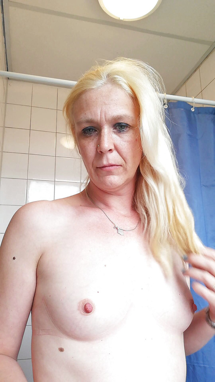 minoesje37: Dusche mit lolile spielt