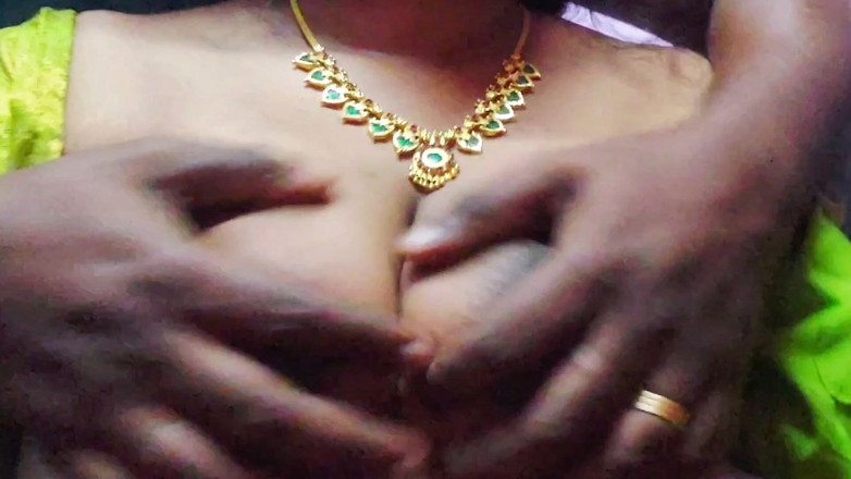 Desi Mohini: Desi seins
