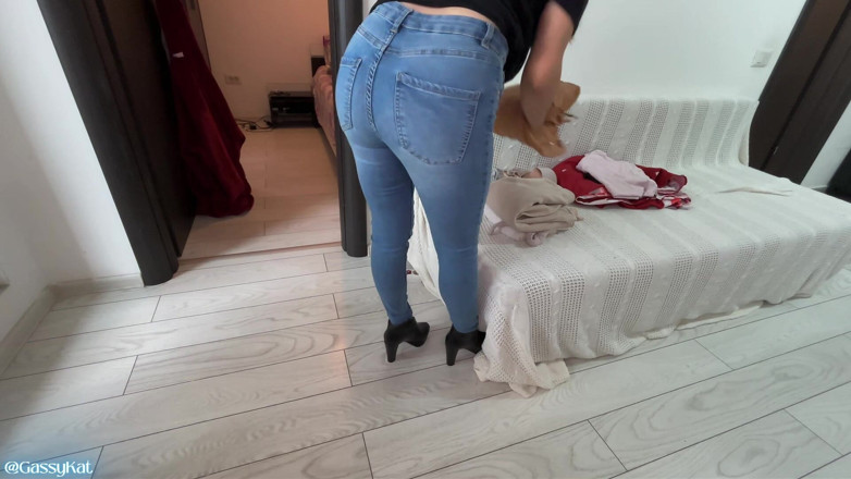 GassyKat: Une femme au foyer hantée pète Halloween