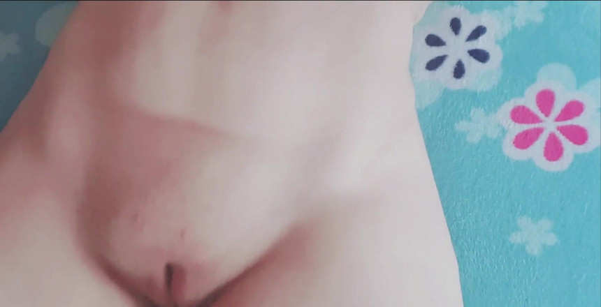 Hana Lily: Leží nahá