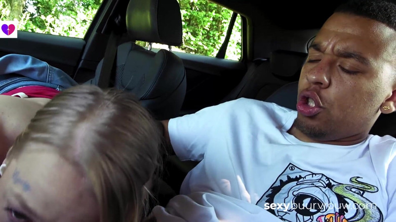 Sexy Buurvrouw: Interracial: Black guy fucks teen in his car (Holland porn)