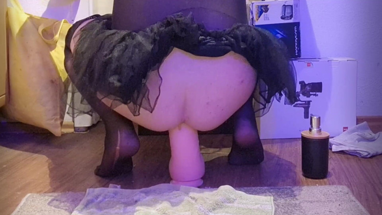 Mask Viola: Um dildo grande no meu cu