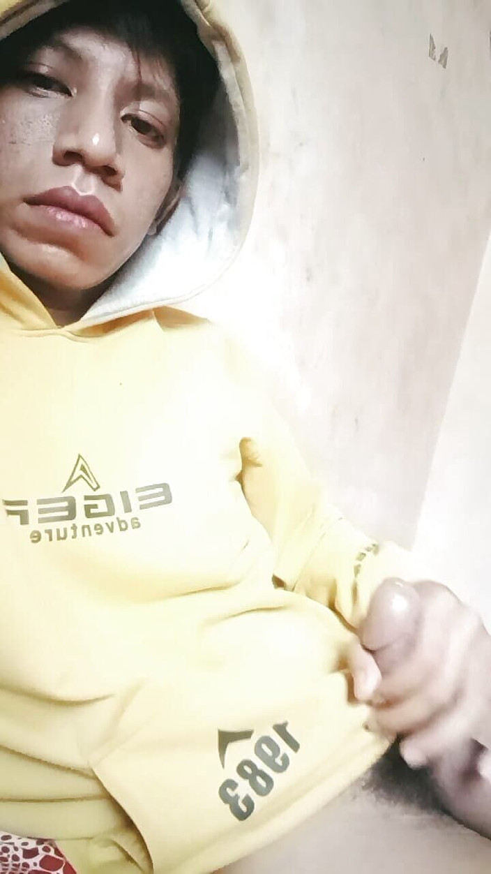 Zirul Uwu: Co když třese jeho čůrákem, nosí žlutou bundu