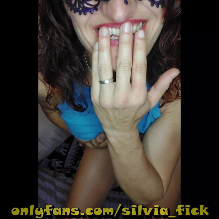 Silvia Fick: Menggesel Tetek Saya