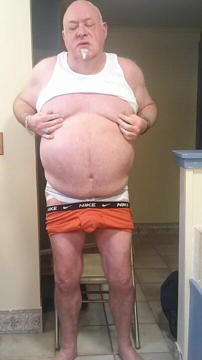 beardaddychub: Striptease de la un antreprenor