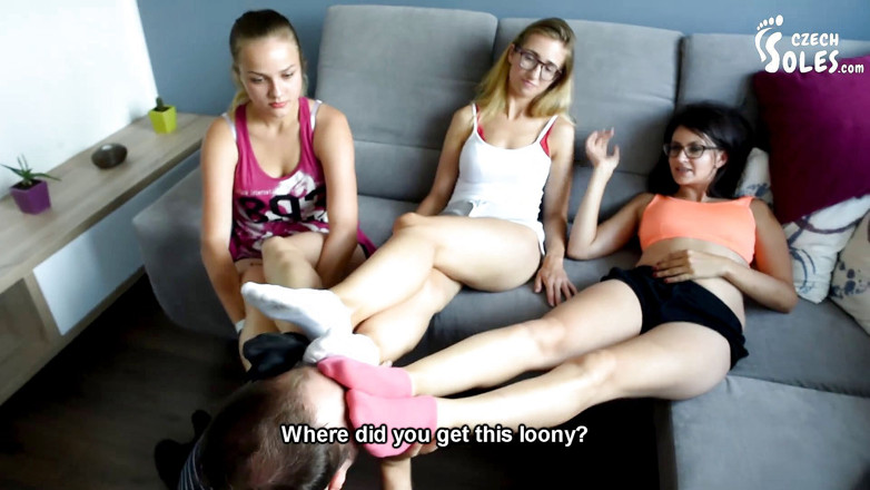 Czech Soles - foot fetish content: 3 chek larkiyon ke saath pair mahak pratiyogita