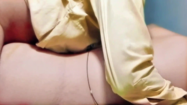 Abida sexy: Une belle réceptionniste baise avec un manager