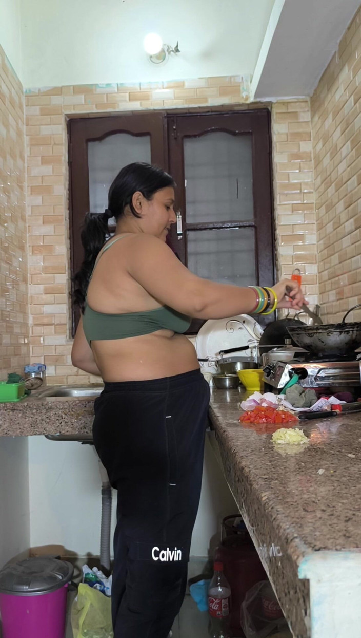 Puja555: Puja Bhabhi matlagning i kök full underhållning
