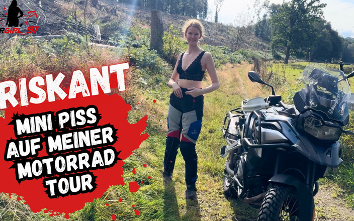 Bikergirl_97: मोटरसाइकिल यात्रा पर हॉट मिनी पेशाब
