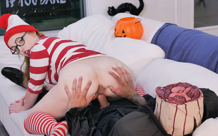 Exxxtra Small: Cleo clementine va per una cavalcata di cazzo spooky che...