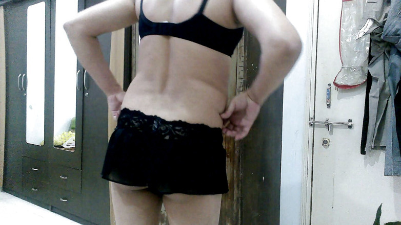 Cute & Nude Crossdresser: Gorąca maminsynek crossdresser femboy Sweet Lollipop w krótkiej spódnicy i...