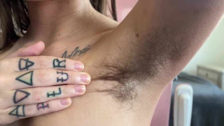 Pearlsage: Van dichtbij harige oksels kont en poesje