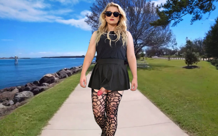Lucas Nathan King: Monstruo polla travesti en mini falda mostrando