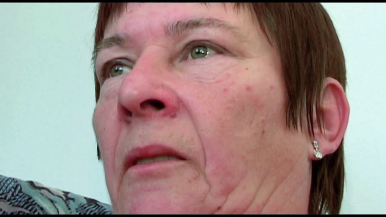 Mature Climax - 100% Mature Videos: Une GILF aux cheveux courts se tape un jeune