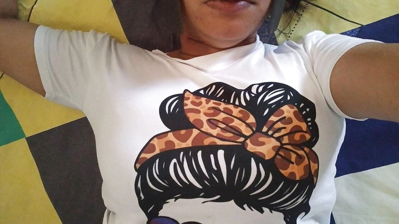 PATY PATY: Morena gostosa brinca com seus mamilos grandes e se masturba...