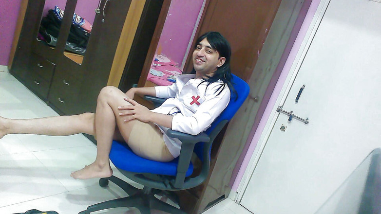 Cute & Nude Crossdresser: Dulce y sexy mariquita crossdresser femboy Dulce piruleta en un...