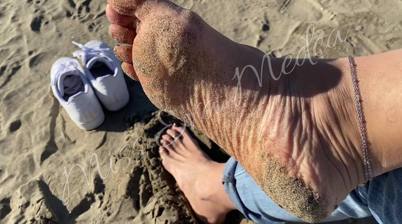 Miss Eva Medea: My Big Feet on the Sea