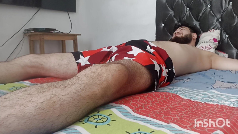 Pikaa6: Mon voisin se reposait, je suis entré dans la chambre,...