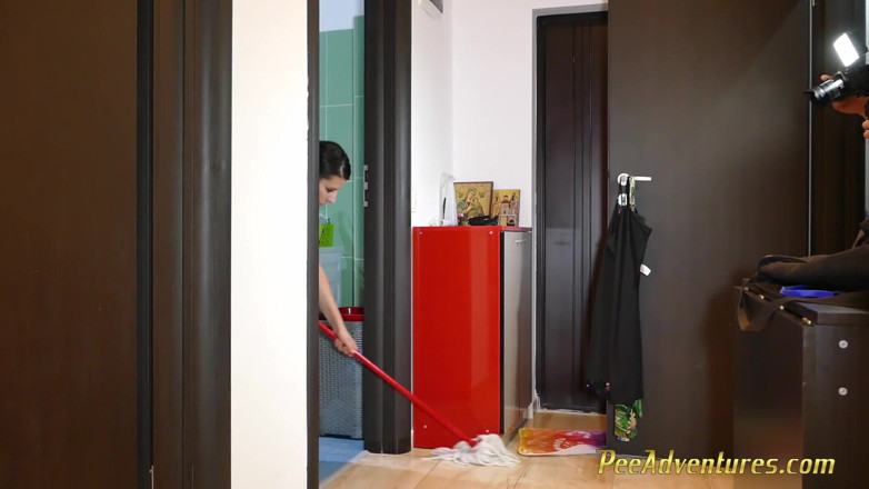 Pee Adventures: Sabah ilk iş kendine işiyor