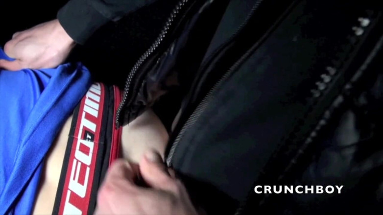 Crunch Boy: Ošukaná na parkovišti hetero arabkou