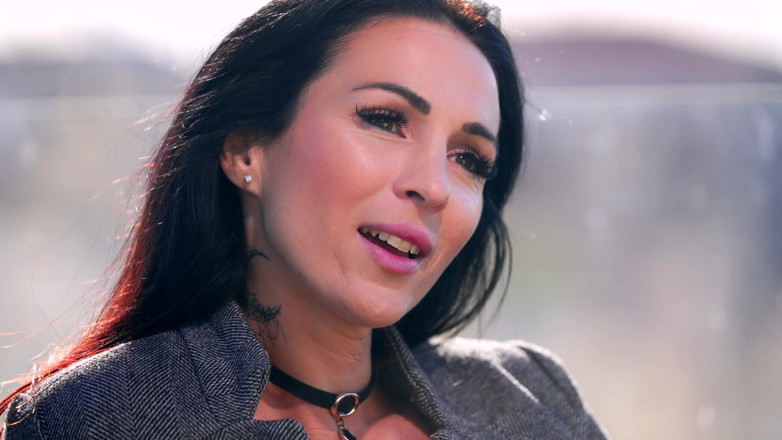 Jet sex prod: MILF morena transa com vizinhos