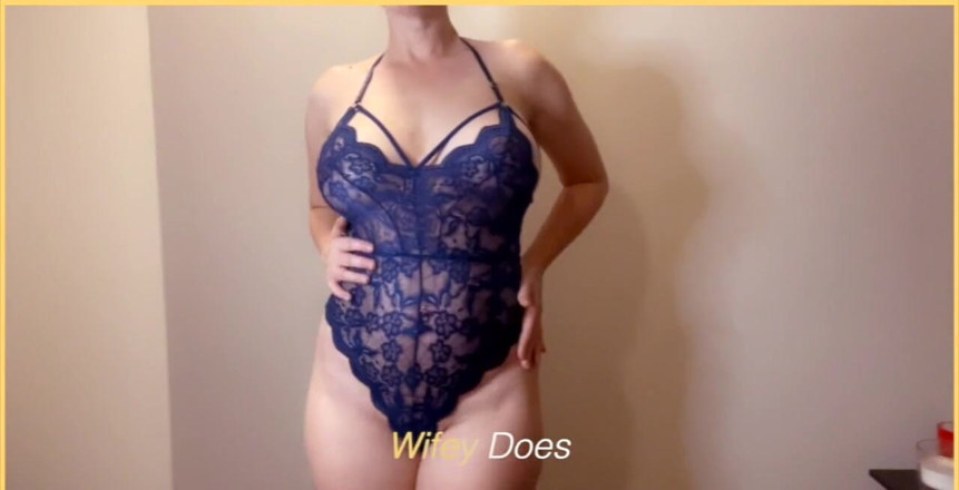 Wifey Does: Sexy blaue einteilige dessous