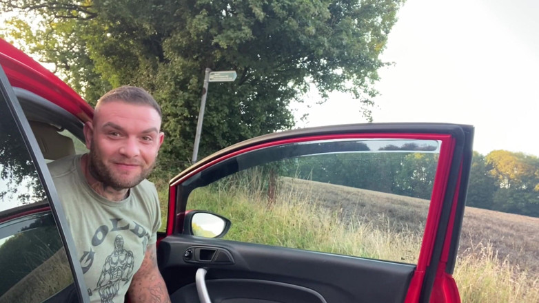 Andyleexxx: Une grosse bite irlandaise excitée sort sa bite et jouit...