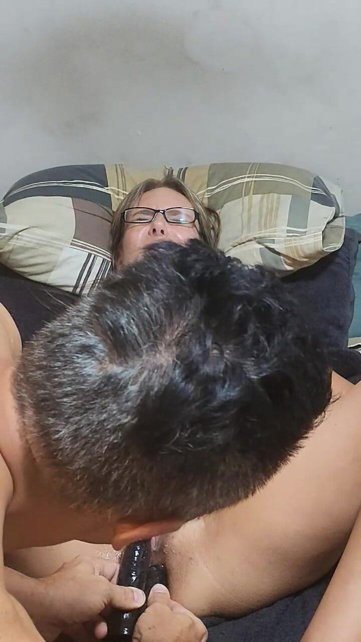 Marky_and_Lexie: Dildo nero doppia penetrazione termina con la crema
