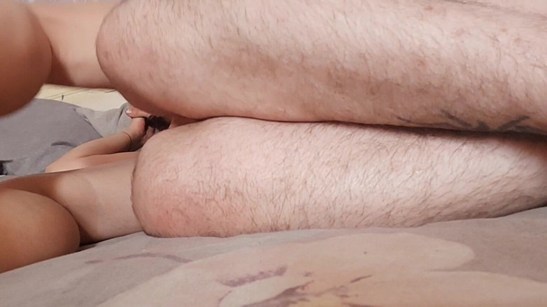 DirtyLubov: Un sexe qui lèche une brune en chaleur