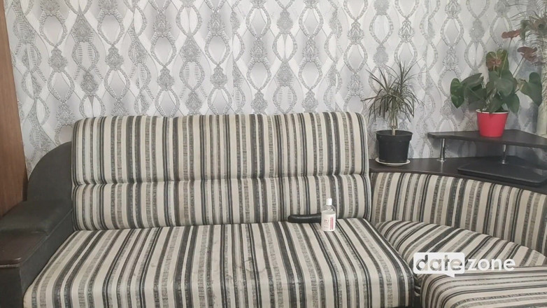 Datezone: Красива красуня дрочить свою пизду і трахає її дупу ділдо