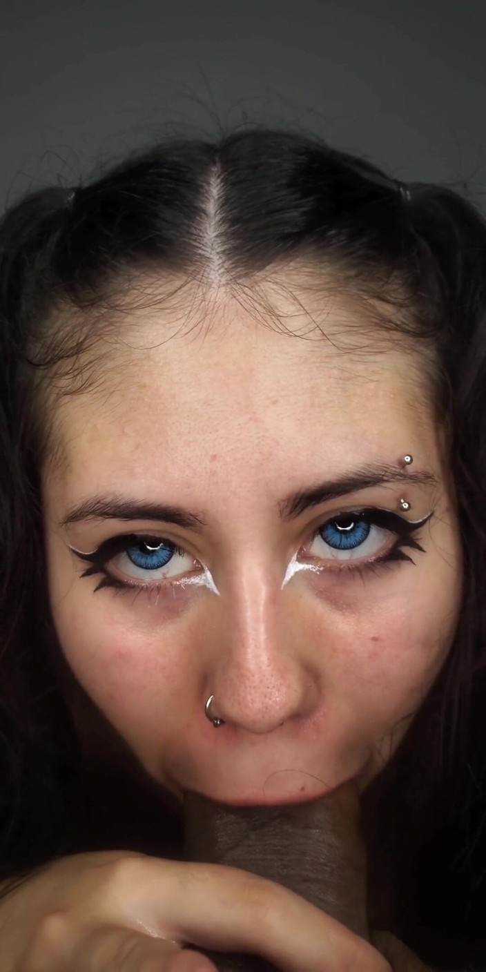 DherlyDoll: Une salope latina fait rebondir son gros cul sur ma...
