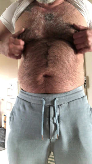 HungryMonsterBear: Monsterbear acasă