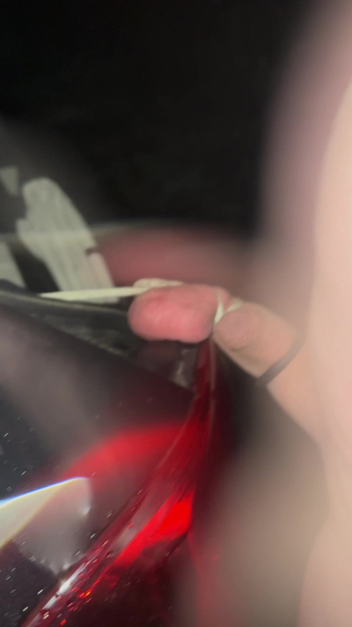 No limit cbt slave: Bolas aplastantes con el portón trasero de un auto