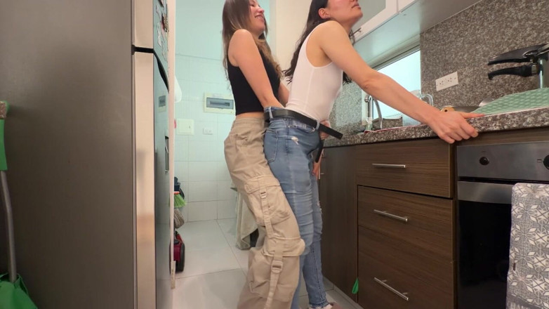 scarlettandc: Трайбінг, який мочить лесбійкам піхви