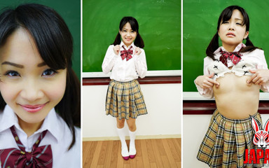 Japan Fetish Fusion: Momoka'nın sınıfta dildoyla meme ucu mastürbasyonu