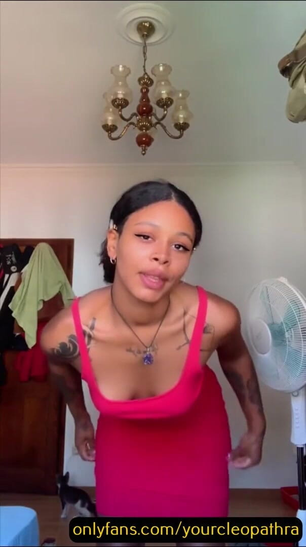 cleopathra: Celebră pentru Content Creator Tiktok goală