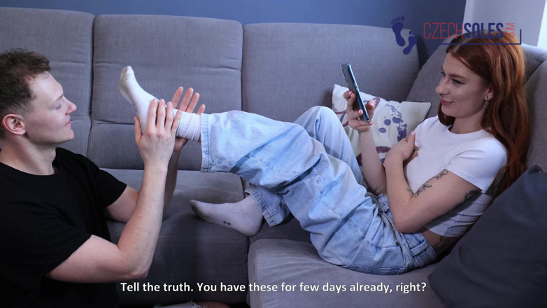Czech Soles - foot fetish content: Перший вміст фетишу ніг пари робить роботу