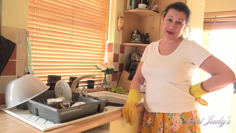 Aunt Judy's: AuntJudys - 부엌에서 JOI를 주는 거유 밀프 Eva Jayne