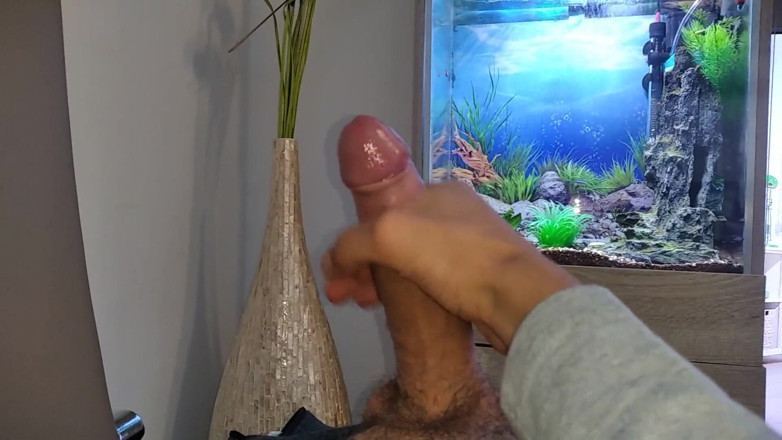 Elvissc: Cowok sange ini ngentot kontol besar cowok ini sampai dia...