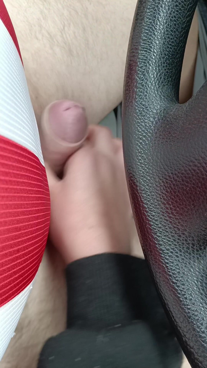 Hot couple sw: Cowok ini lagi asik masturbasi memekku pamer tubuh aduhainya saat...
