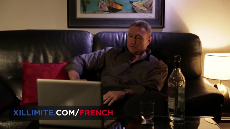 French girls at work: Intensywny seks w pracy ze zmysłową brunetką w pończochach