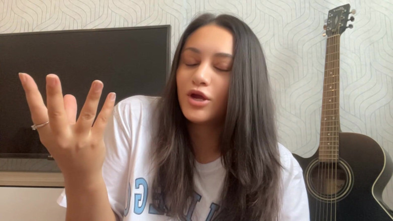 Malati Sex Education: Що робити, якщо у вашої дівчини неприємний запах із вагіни?