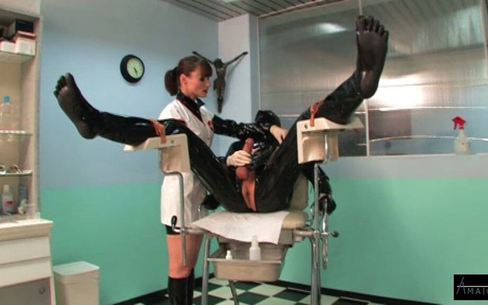 Femdom Classics: Gummi-sklavin in der klinik teil2