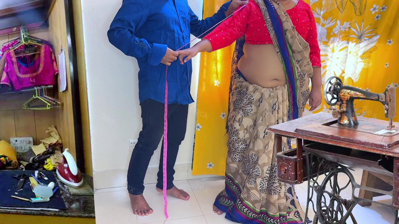 Aria Mia: (Darji indienne) Tailleur Ne Badi Gand Wali Ayesha
