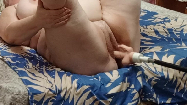 Zona901: Ibu Tiri Dapat Orgasme Dari Mesin Seks