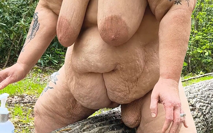 HerculesnVENUS: Treedildo Hopping fait squirter sa chatte